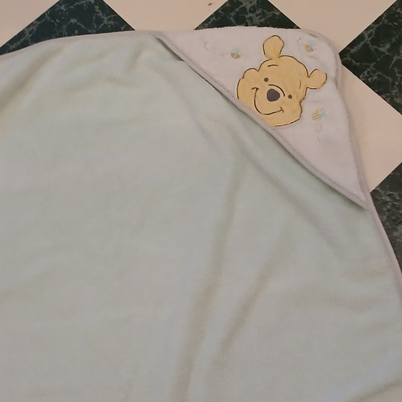 Disney Winnie The Pooh Hooded Towel - Picture 15 of 16